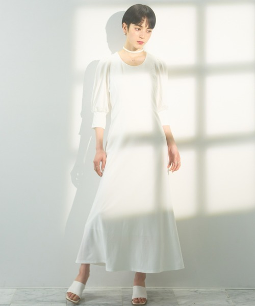 DRWCYS（ドロシーズ）の「チョーカー風 ロングフレアワンピ  Tuker-style long flared dress（ワンピース・レディース・オフホワイト/ブラック/ベージュ・FREE）」の5枚目の写真