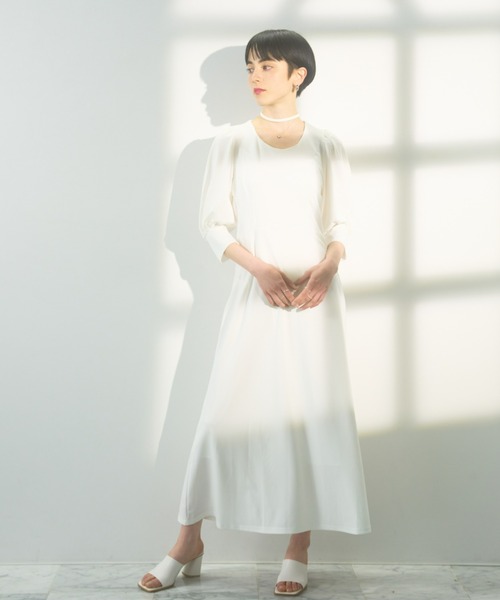 DRWCYS（ドロシーズ）の「チョーカー風 ロングフレアワンピ  Tuker-style long flared dress（ワンピース・レディース・オフホワイト/ブラック/ベージュ・FREE）」の21枚目の写真