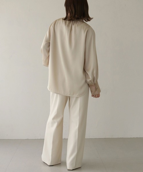 CLEIO（クレイオ）の「【CLEIO】ピンタックサテンシャツ（シャツ/ブラウス・レディース・アイボリー/ライトカーキ/サックスブルー・FREE）」の6枚目の写真