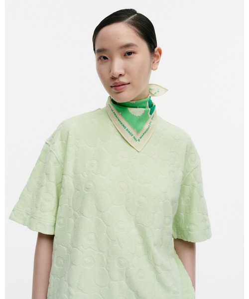 marimekko（マリメッコ）の「【kioski】Unikko / Astrilli bandana（ストール/ショール・レディース・ライトグリーン/ブルー/ライトピンク/レッド・FREE）」の10枚目の写真