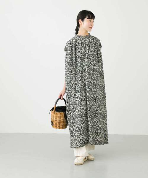 お値下げ不可｜kagure かぐれ｜フラワープリントワンピース 花柄 モノトーン かぐれ（カグレ）の「フラワープリントワンピース（ワンピース