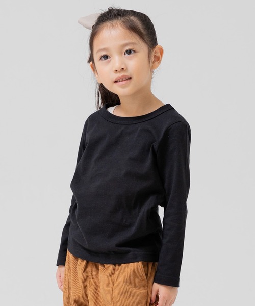 chil2（チルツー）の「全20色 コットン100％ 無地ロンT（Tシャツ/カットソー・キッズ・グレイッシュブルー/ベージュ/カーキ/グリーン/ブラック/マスタード/オレンジ/ラベンダー/オレンジ系その他/ライトイエロー/チャコールグレー/ワインレッド/ネイビー/サックスブルー/グレー/ホワイト/クリーム/スモークピンク/ミント/レッド・90cm/150cm/110cm/140cm/120cm/160cm/80ｃｍ/130cm/100cm）」の3枚目の写真
