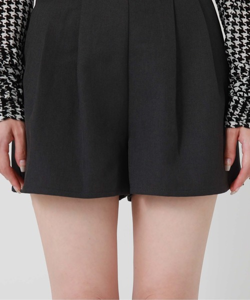 archives（アルシーヴ）の「ＨＷタックショートパンツ（その他パンツ・レディース・チャコールグレー/ブラック/アイボリー・MEDIUM）」の9枚目の写真