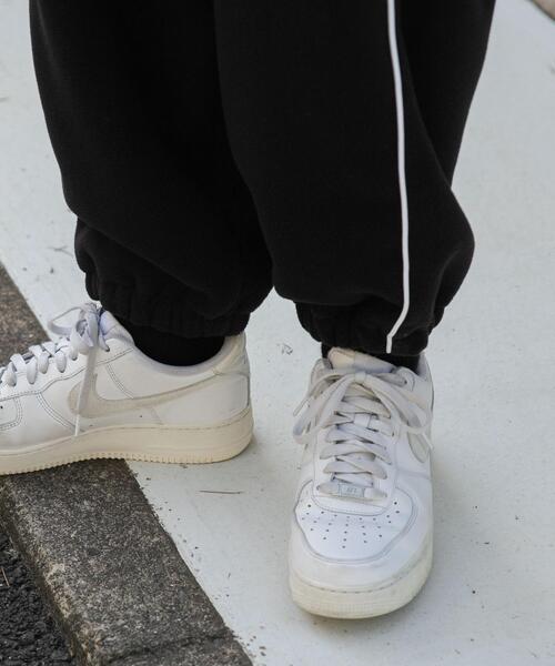 WEGO（ウィゴー）の「WEGO/フリースパイピングトラックパンツ（スウェットパンツ・メンズ・ブラック・MEDIUM/LARGE）」の4枚目の写真