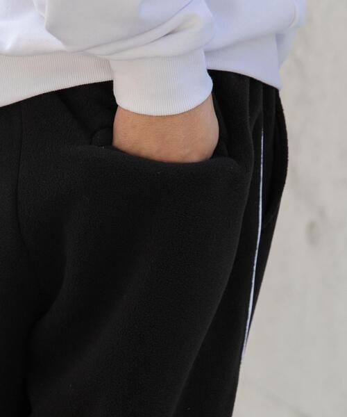 WEGO（ウィゴー）の「WEGO/フリースパイピングトラックパンツ（スウェットパンツ・メンズ・ブラック・MEDIUM/LARGE）」の6枚目の写真