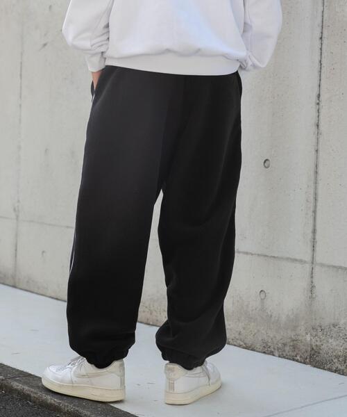 WEGO（ウィゴー）の「WEGO/フリースパイピングトラックパンツ（スウェットパンツ・メンズ・ブラック・MEDIUM/LARGE）」の9枚目の写真
