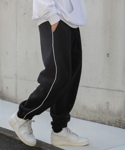 WEGO（ウィゴー）の「WEGO/フリースパイピングトラックパンツ（スウェットパンツ・メンズ・ブラック・MEDIUM/LARGE）」の10枚目の写真
