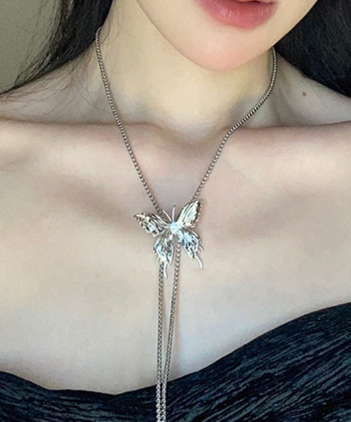 Vipoa（ヴィポア）の「ANTIQUE BUTTERFLY PENDANT NECKLACE（ネックレス・レディース・シルバー・FREE）」の7枚目の写真