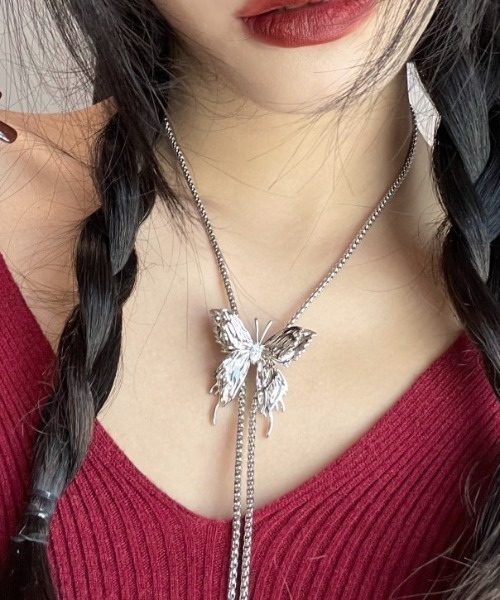 Vipoa（ヴィポア）の「ANTIQUE BUTTERFLY PENDANT NECKLACE（ネックレス・レディース・シルバー・FREE）」の3枚目の写真