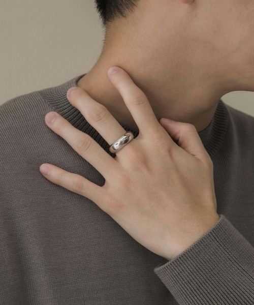 SMELLY（スメリー）の「ワイドシンプルリング（リング・メンズ・シルバー・18）」の2枚目の写真