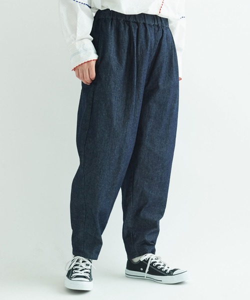 yuni（ユニ　）の「10oz デニム　コクーンパンツ 1701PT003241（デニムパンツ・レディース・インディゴブルー/ブラック・S/M）」の5枚目の写真