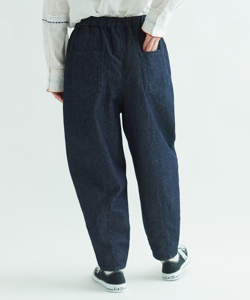 yuni（ユニ　）の「10oz デニム　コクーンパンツ 1701PT003241（デニムパンツ・レディース・インディゴブルー/ブラック・S/M）」の6枚目の写真