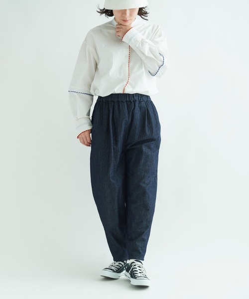 yuni（ユニ　）の「10oz デニム　コクーンパンツ 1701PT003241（デニムパンツ・レディース・インディゴブルー/ブラック・S/M）」の3枚目の写真