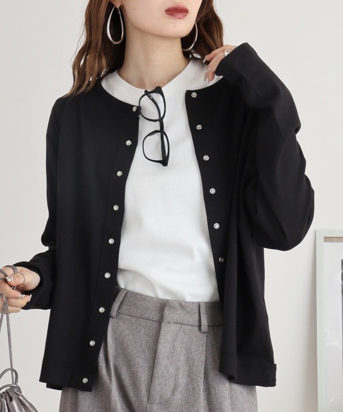 atONE(アットワン)の「atONE パールボタンクルーネックカーディガン(カーディガン/ボレロ・レディース・杢グレー/チャコールグレー/カーキ/ブラック/バーガンディー・4L~5L/LL~3L/M~L)」の1枚目の写真