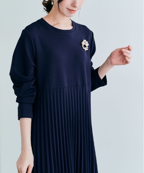 セール】「mochiz」全方向 ストレッチ プリーツ 切り替え ワンピース