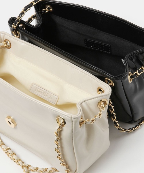 FOREVER 21（フォーエバー トゥエンティーワン）の「チェーンフラップバッグ（ハンドバッグ・レディース・ブラック/ホワイト系その他2・FREE）」の4枚目の写真