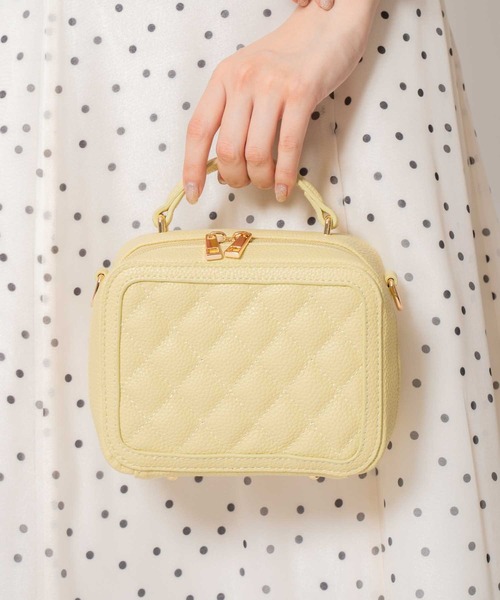 NOELA(ノエラ)の「キルティングスクエアバッグ(ショルダーバッグ・レディース・ブラック/オフホワイト/イエロー・フリー)」の8枚目の写真