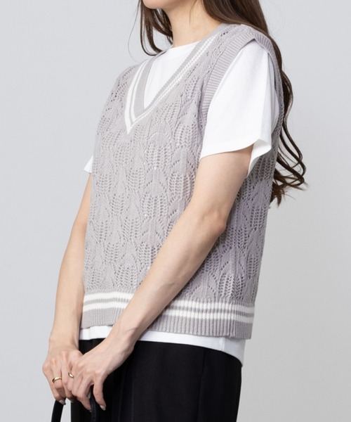 NAVY(ネイビー)の「NAVY チルデンVネックベスト+インナーTシャツセット アンサンブル(アンサンブル・レディース・ミント/ベージュ/ライトグレー・M/L)」の2枚目の写真