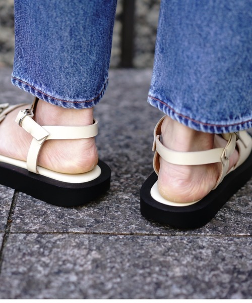 CAMINANDO（カミナンド）の「CAMINANDO(カミナンド) ANKLE STRAP PLATFORM SANDALS/2426/（サンダル・レディース・ブラック/キナリ/その他6・6/7/8）」の6枚目の写真