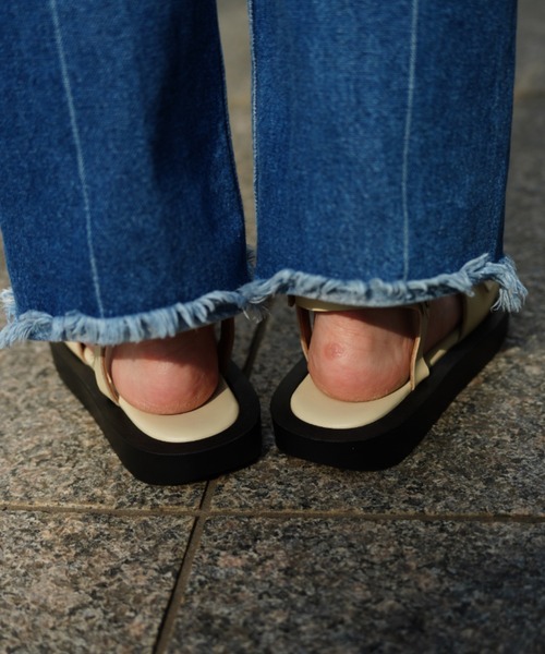 CAMINANDO（カミナンド）の「CAMINANDO(カミナンド) ANKLE STRAP PLATFORM SANDALS/2426/（サンダル・レディース・ブラック/キナリ/その他6・6/7/8）」の11枚目の写真