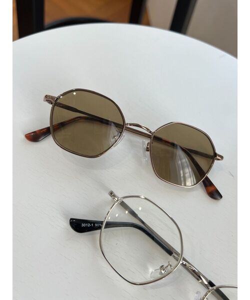 EMODA（エモダ）の「ヘキサゴンティンフレームグラス（サングラス・レディース・ブラウン/クリア・FREE）」の2枚目の写真