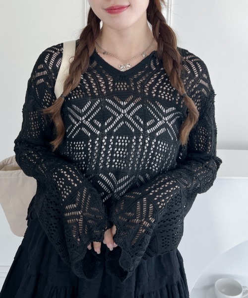 √nuage(ルートニュアージュ)の「透かし編みキーネックサマーニットトップス(Tシャツ/カットソー・レディース・ブラック/アイボリー・FREE)」の2枚目の写真