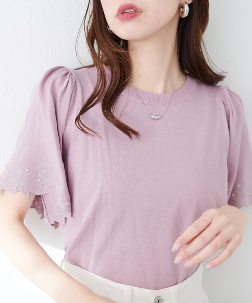 natural couture(ナチュラルクチュール)の「フラワー刺繍×パールフレア袖ニット(ニット/セーター・レディース・サックスブルー/ピンクベージュ/アイボリー/ネイビー/ラベンダー・FREE)」の21枚目の写真