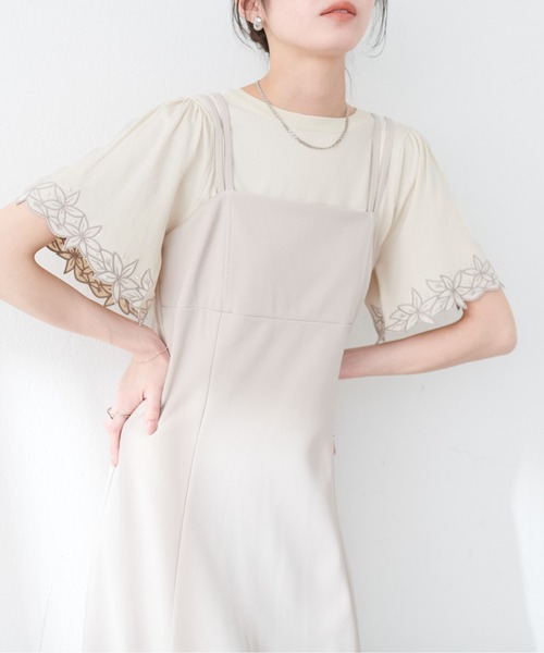 natural couture(ナチュラルクチュール)の「フラワー刺繍×パールフレア袖ニット(ニット/セーター・レディース・サックスブルー/ピンクベージュ/アイボリー/ネイビー/ラベンダー・FREE)」の7枚目の写真