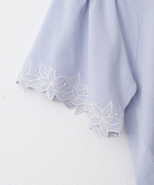 natural couture(ナチュラルクチュール)の「フラワー刺繍×パールフレア袖ニット(ニット/セーター・レディース・サックスブルー/ピンクベージュ/アイボリー/ネイビー/ラベンダー・FREE)」の20枚目の写真