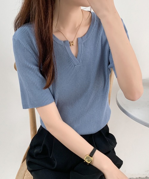 ECLIN(エクラン)の「キーネックリブニットトップス(ニット/セーター・レディース・ブルーグレー/マスタード/グレイッシュベージュ・FREE)」の7枚目の写真