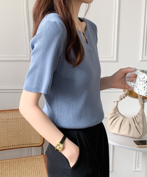 ECLIN(エクラン)の「キーネックリブニットトップス(ニット/セーター・レディース・ブルーグレー/マスタード/グレイッシュベージュ・FREE)」の8枚目の写真
