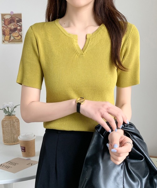 ECLIN(エクラン)の「キーネックリブニットトップス(ニット/セーター・レディース・ブルーグレー/マスタード/グレイッシュベージュ・FREE)」の9枚目の写真