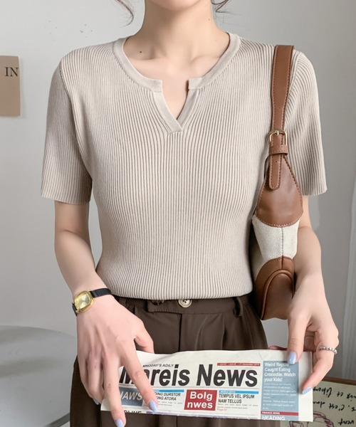 ECLIN(エクラン)の「キーネックリブニットトップス(ニット/セーター・レディース・ブルーグレー/マスタード/グレイッシュベージュ・FREE)」の14枚目の写真