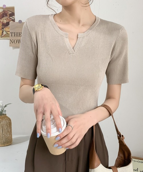 ECLIN(エクラン)の「キーネックリブニットトップス(ニット/セーター・レディース・ブルーグレー/マスタード/グレイッシュベージュ・FREE)」の17枚目の写真