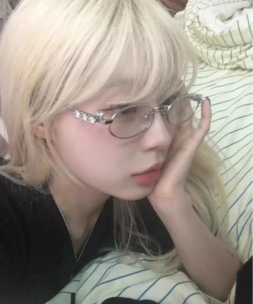 BARELY BLUE（ベアリーブルー）の「【 BARELY BLUE / ベアリーブルー 】 細フチ アクセント ダイヤ デザイン メガネ（メガネ・レディース・ブラウン系その他/シルバー/ゴールド・FREE）」の13枚目の写真