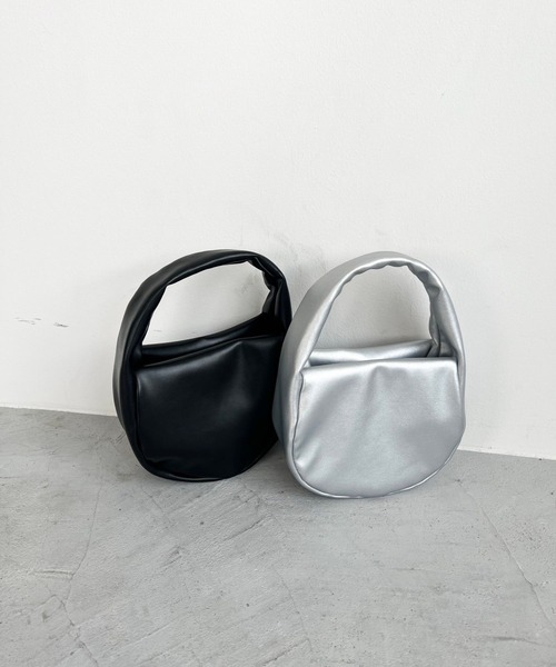 Me%（ミィパーセント）の「パフィーポーチショルダー 126860（ショルダーバッグ・レディース・シルバー/ブラック・FREE）」の10枚目の写真