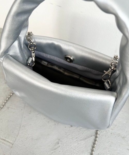 Me%（ミィパーセント）の「パフィーポーチショルダー 126860（ショルダーバッグ・レディース・シルバー/ブラック・FREE）」の8枚目の写真