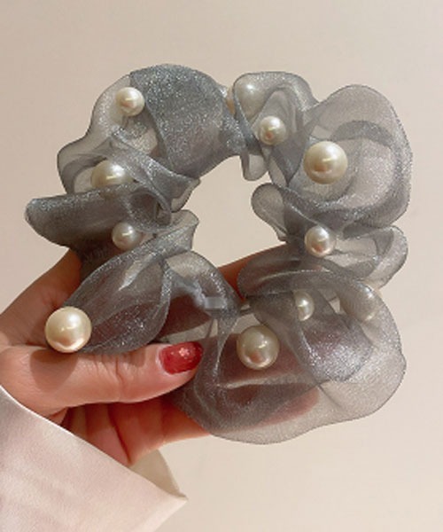 TONE SELECT GOODS(トーンセレクトグッズ)の「【resonance】シフォン ラメ×パール シュシュ(シュシュ・レディース・シルバー/ゴールド/ブロンズ/ブラック・FREE)」の3枚目の写真