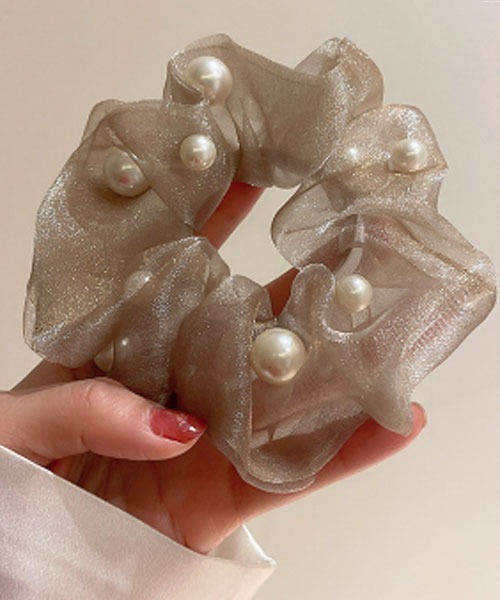 TONE SELECT GOODS(トーンセレクトグッズ)の「【resonance】シフォン ラメ×パール シュシュ(シュシュ・レディース・シルバー/ゴールド/ブロンズ/ブラック・FREE)」の4枚目の写真