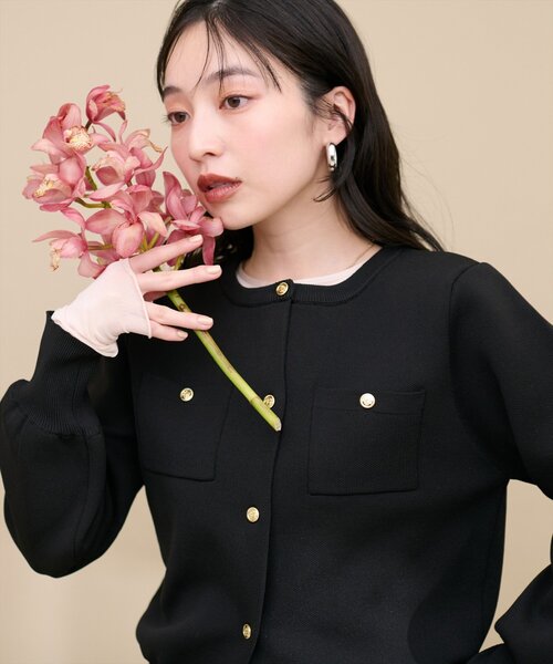 natural couture(ナチュラルクチュール)の「ポリニット金釦ポケ付きカーディガン(カーディガン/ボレロ・レディース・オフホワイト/チャコールグレー/ブラック/ピンク系その他/ピンクベージュ/ブルー系その他・FREE)」の13枚目の写真