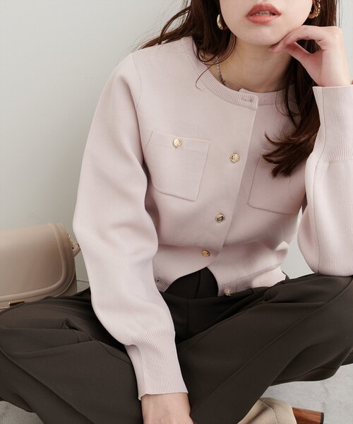natural couture(ナチュラルクチュール)の「ポリニット金釦ポケ付きカーディガン(カーディガン/ボレロ・レディース・オフホワイト/チャコールグレー/ブラック/ピンク系その他/ピンクベージュ/ブルー系その他・FREE)」の16枚目の写真