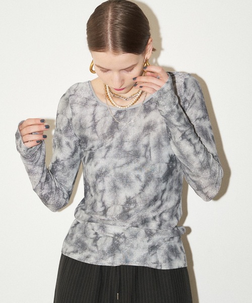 yae(ヤエ)の「2way spark pettern top/2wayスパークパターントップス(Tシャツ/カットソー・レディース・シルバー/ブラック・FREE)」の3枚目の写真