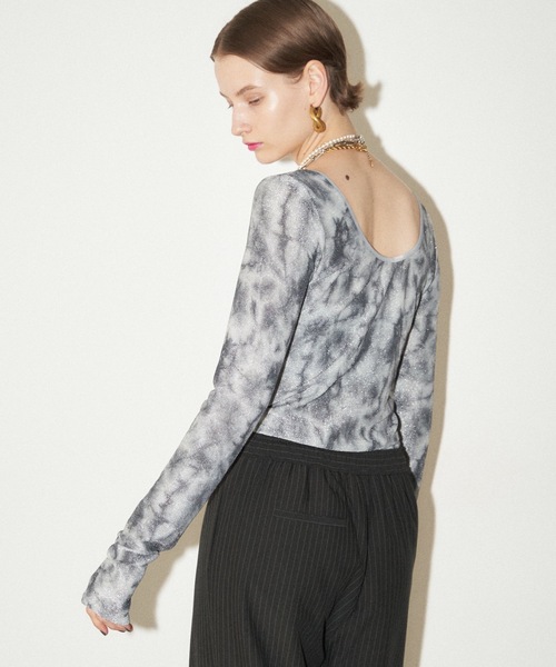 yae(ヤエ)の「2way spark pettern top/2wayスパークパターントップス(Tシャツ/カットソー・レディース・シルバー/ブラック・FREE)」の6枚目の写真