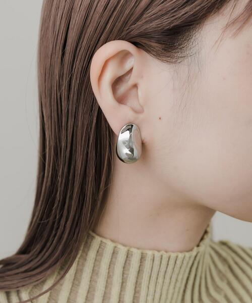 SMELLY（スメリー）の「メタルデフォルメドロップイヤリング（イヤリング・レディース・シルバー・-）」の3枚目の写真