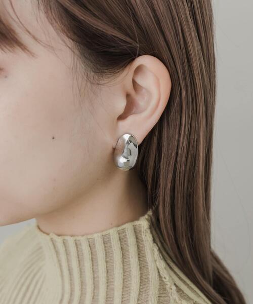 SMELLY（スメリー）の「メタルデフォルメドロップイヤリング（イヤリング・レディース・シルバー・-）」の5枚目の写真
