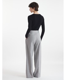 Maison Kitsune（メゾンキツネ）の「PLEATED PANTS（スラックス