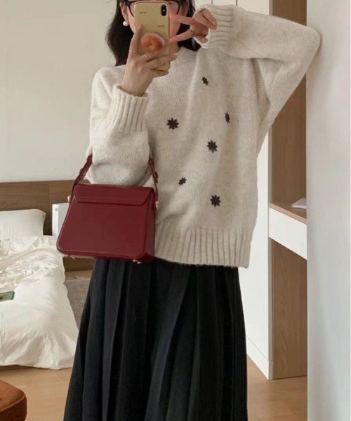 kirakiraShop(キラキラショップ)の「フラワー 刺繍 クルーネック ニット プルオーバー(ニット/セーター・レディース・グレー/アイボリー/オレンジ・FREE)」の5枚目の写真