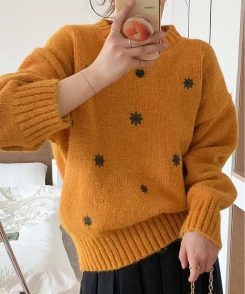 kirakiraShop(キラキラショップ)の「フラワー 刺繍 クルーネック ニット プルオーバー(ニット/セーター・レディース・グレー/アイボリー/オレンジ・FREE)」の6枚目の写真