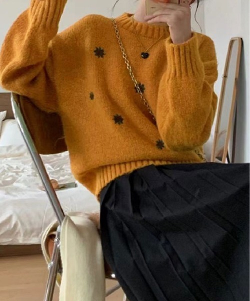 kirakiraShop(キラキラショップ)の「フラワー 刺繍 クルーネック ニット プルオーバー(ニット/セーター・レディース・グレー/アイボリー/オレンジ・FREE)」の7枚目の写真