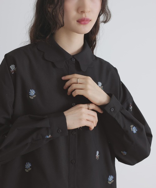 somari imagination(ソマリ イマジネーション)の「花柄刺繍シャツ(シャツ/ブラウス・レディース・ブラック/オフホワイト・1/2)」の9枚目の写真